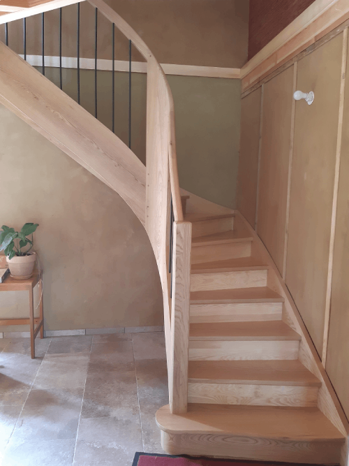 Fabrication d'un escalier en frêne - Menuiserie Hijosa